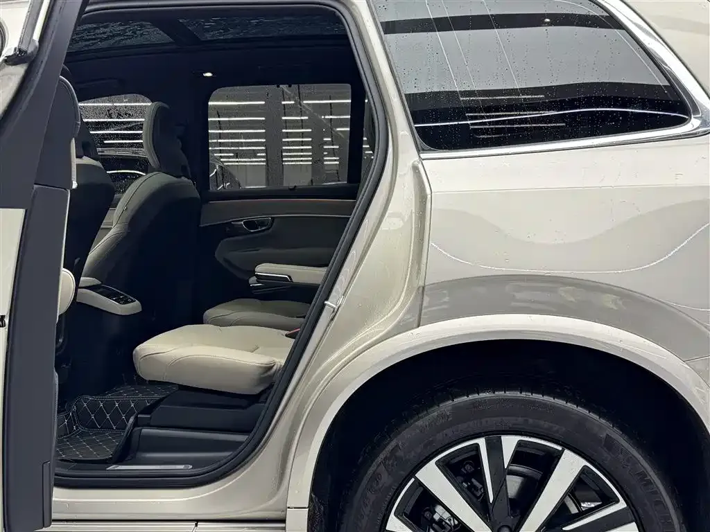 Volvo XC90 — фото 6