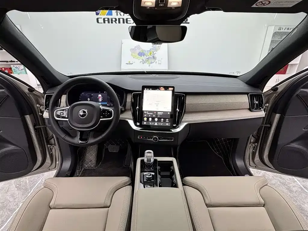 Volvo XC90 — фото 10