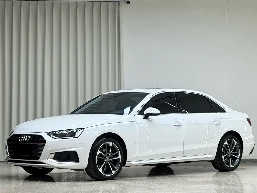 Audi A4L — фото 1