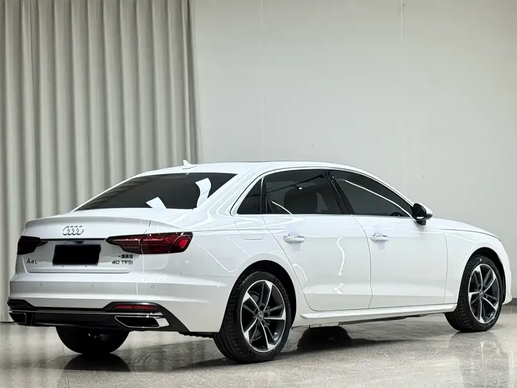 Audi A4L — фото 2