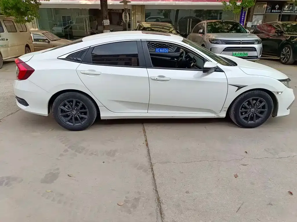 Honda Civic — фото 10