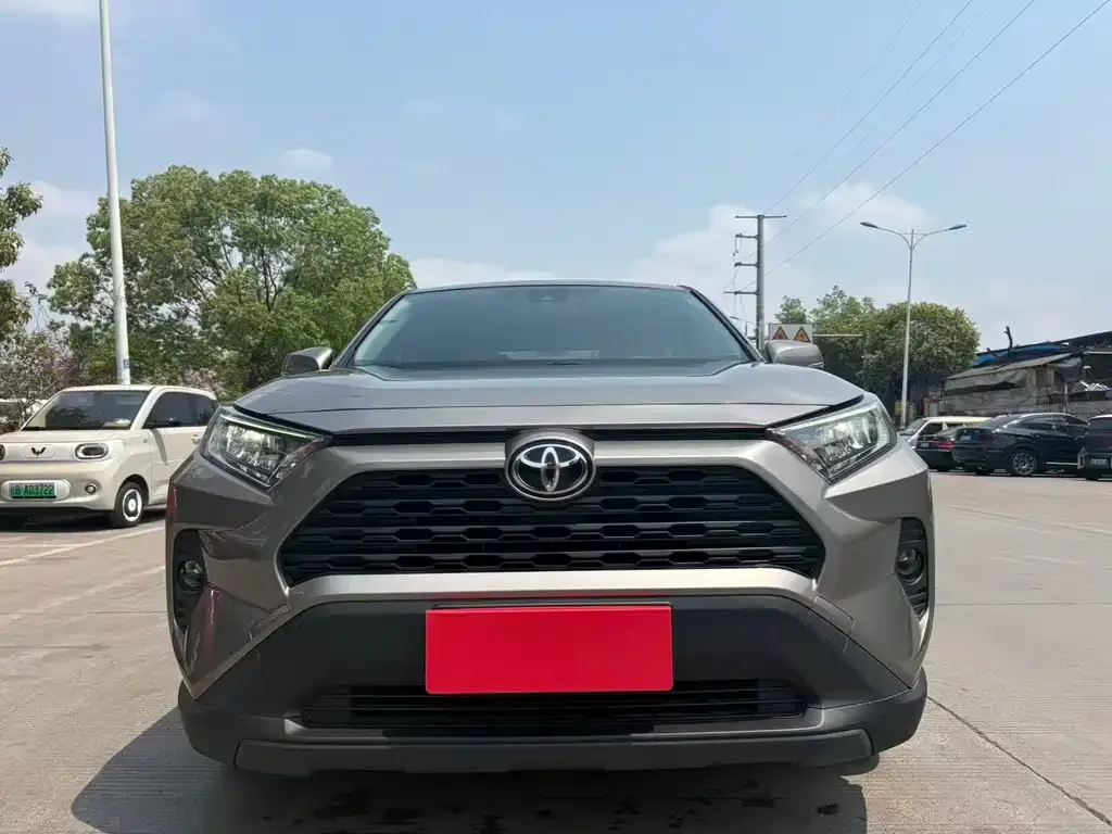 Toyota RAV4 — фото 5