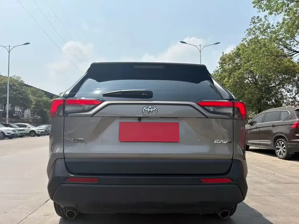 Toyota RAV4 — фото 4