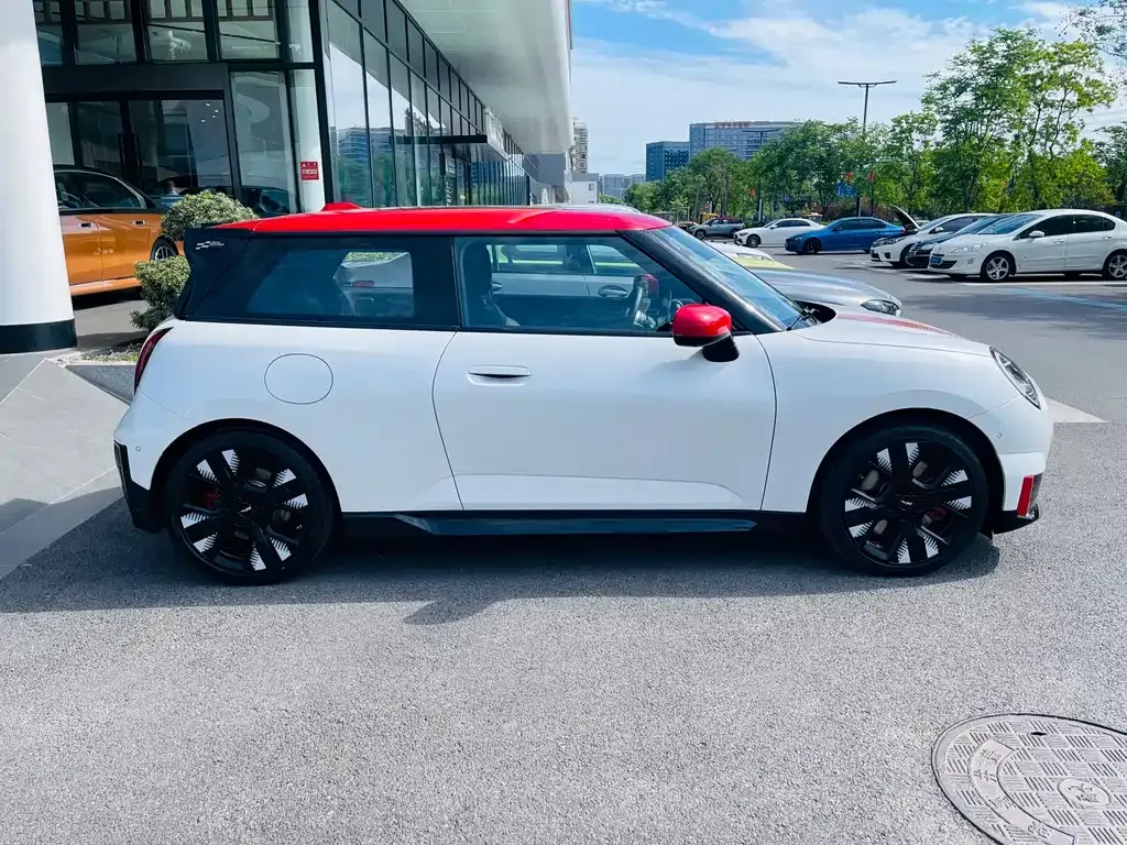 MINI JCW Electric 2025 из CN, фото 4