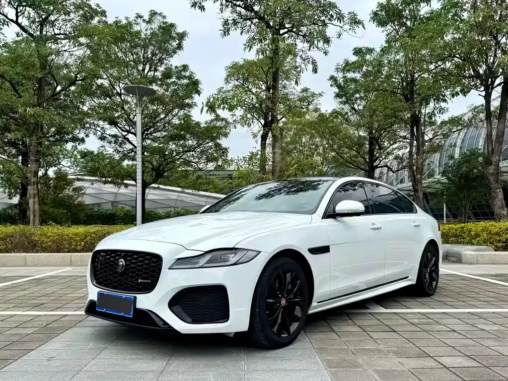 Jaguar XFL — фото 1