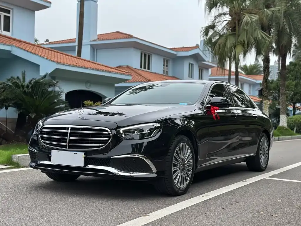 Mercedes-Benz E-Class — фото 1