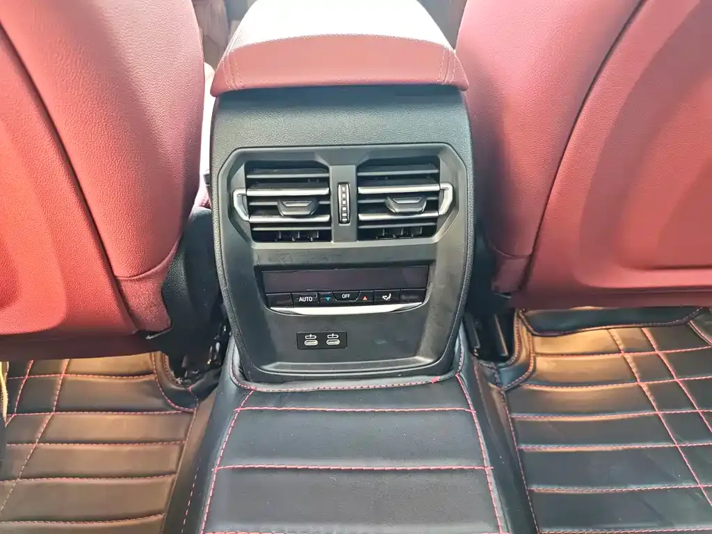 BMW 3 Series 2023 из CN, фото 10