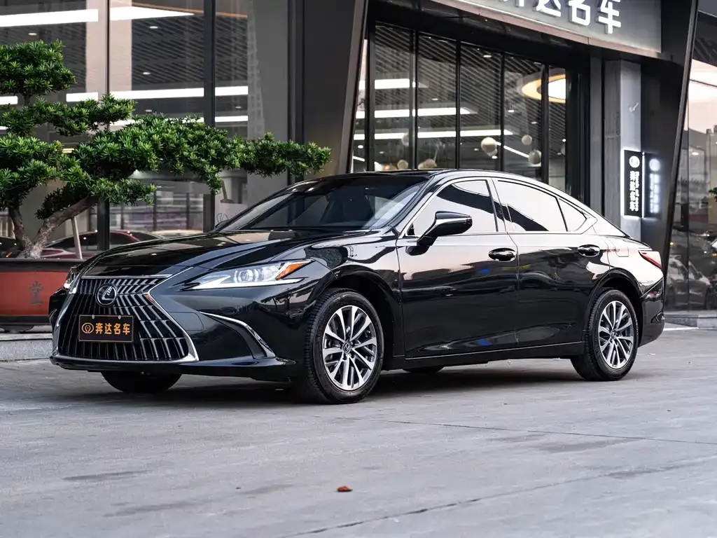 Lexus ES — фото 1