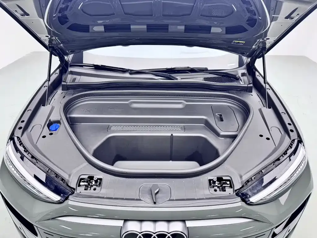 Audi Q6L e-tron — фото 6