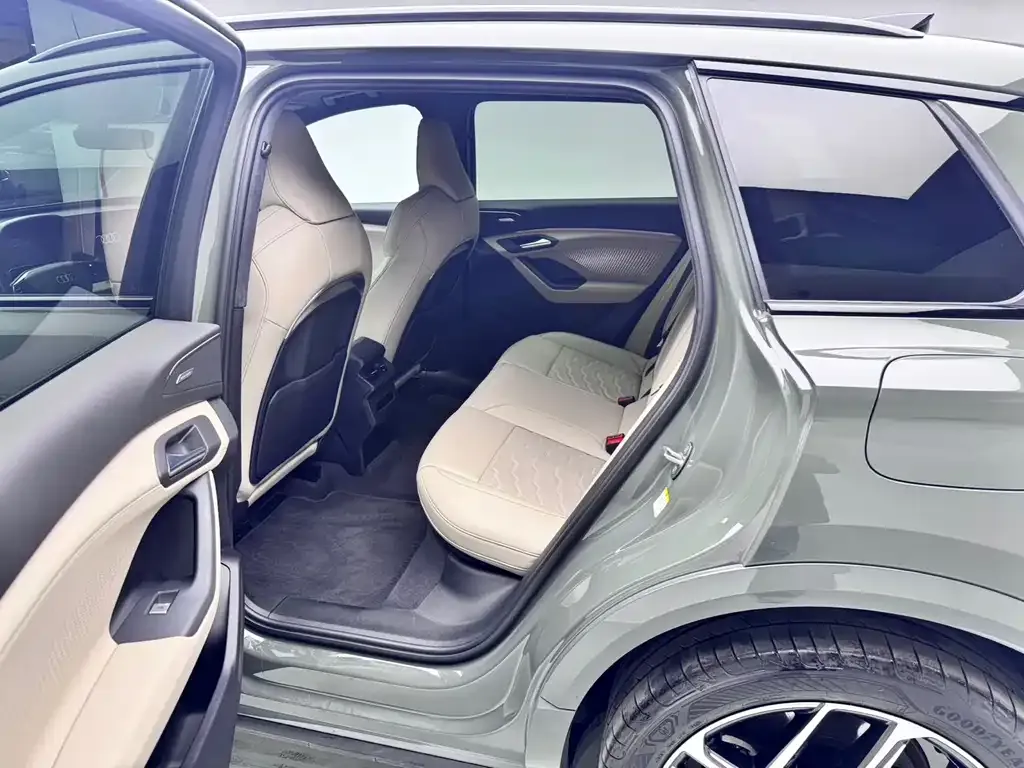 Audi Q6L e-tron — фото 2