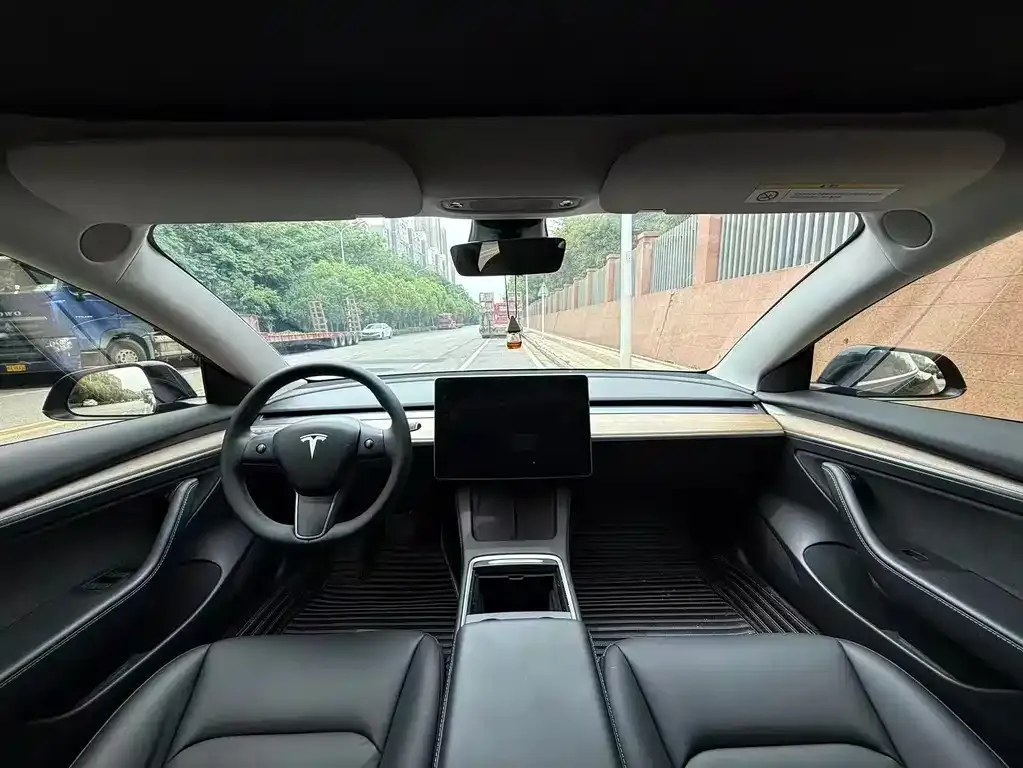 Tesla Model 3 — фото 7