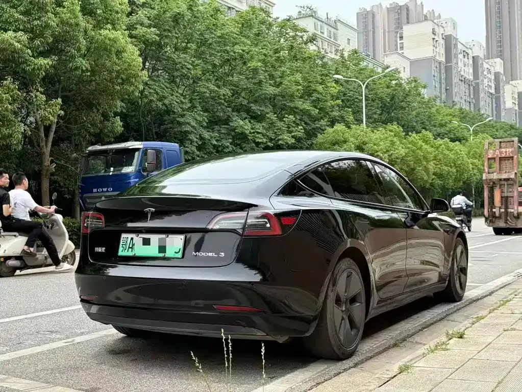 Tesla Model 3 — фото 9
