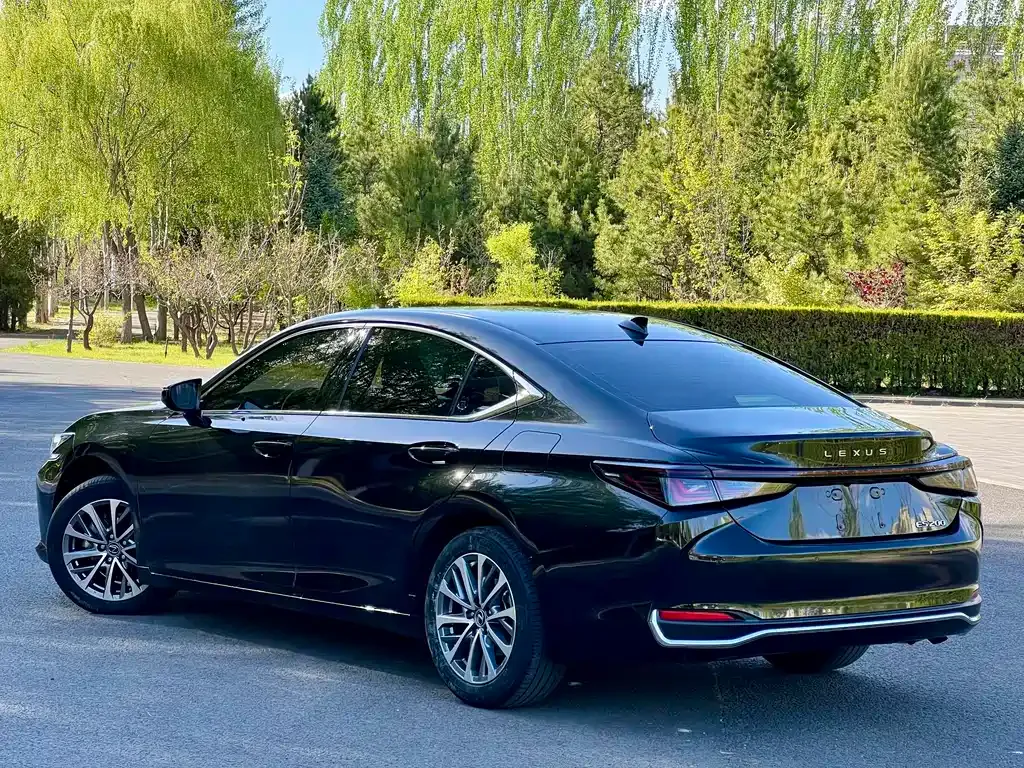 Lexus ES — фото 10