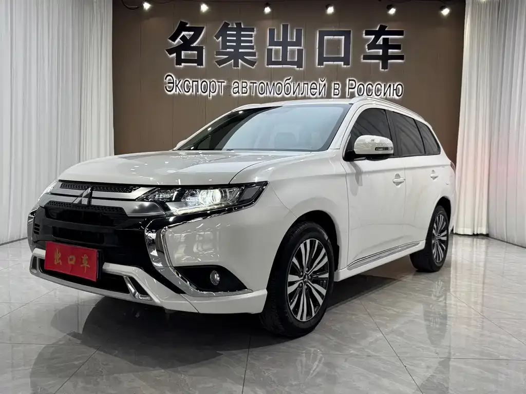 Mitsubishi Outlander — фото 1