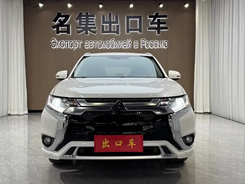 Mitsubishi Outlander — фото 10