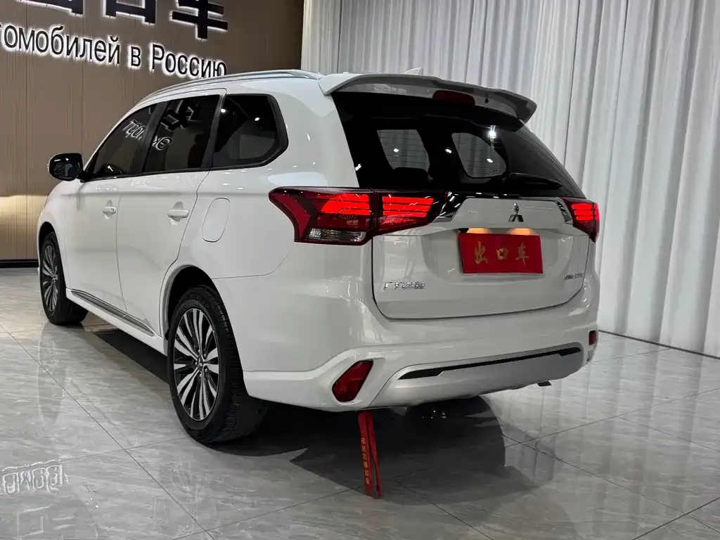 Mitsubishi Outlander — фото 4
