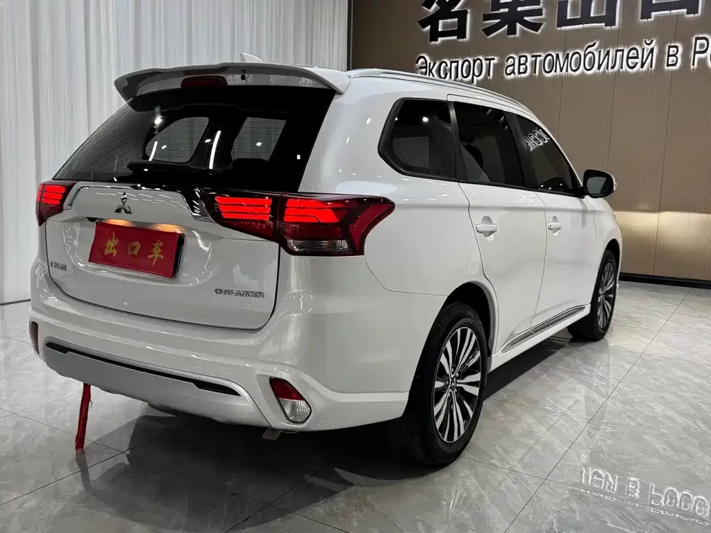 Mitsubishi Outlander — фото 7