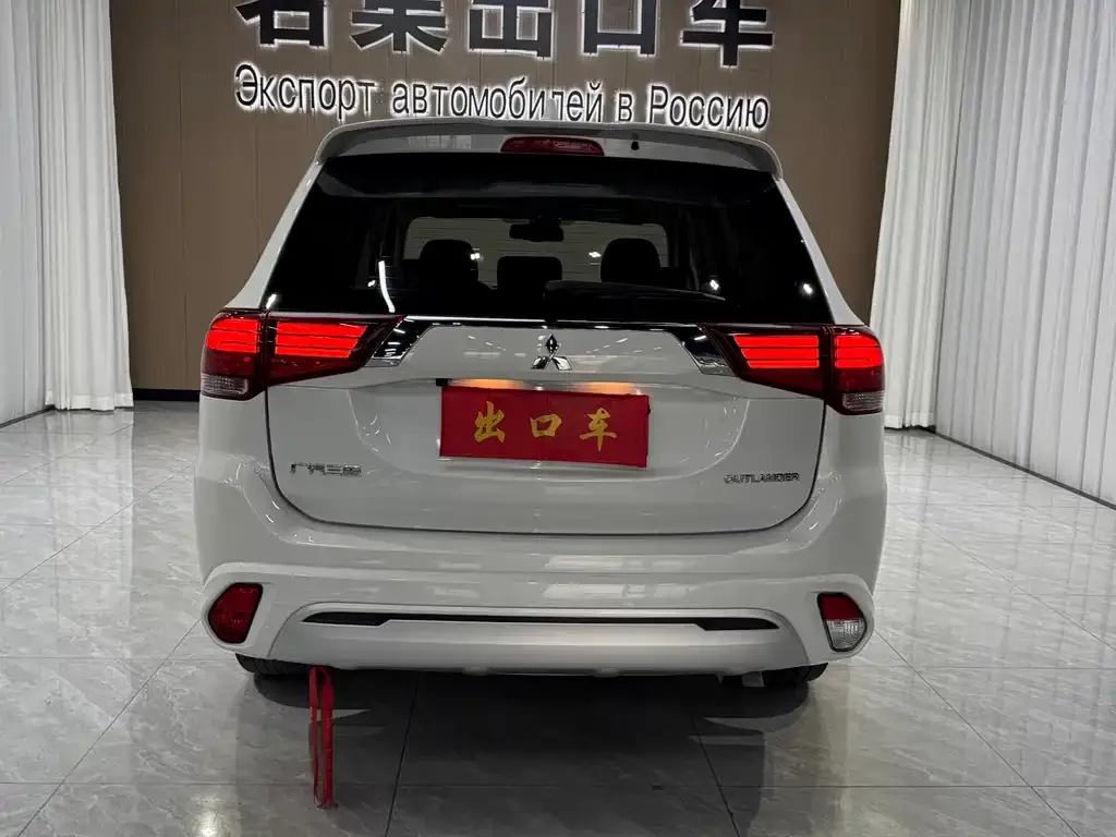 Mitsubishi Outlander — фото 2