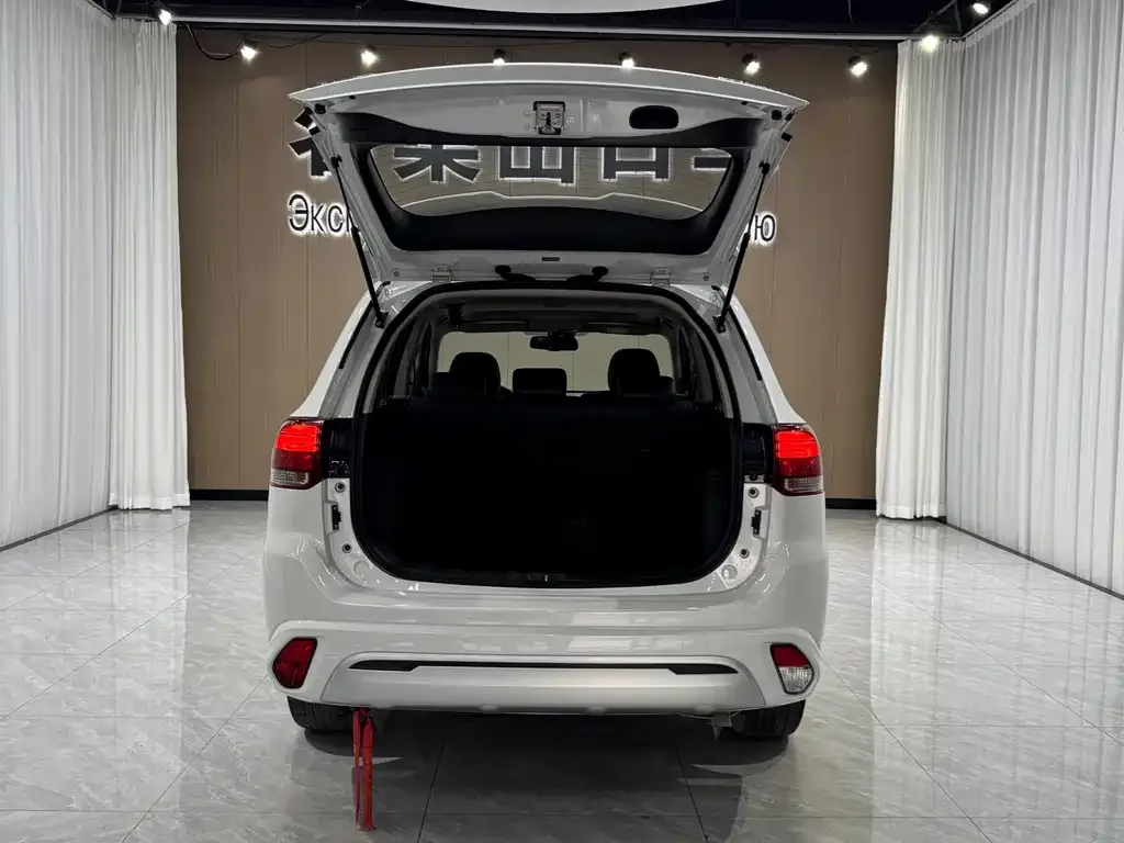 Mitsubishi Outlander — фото 8