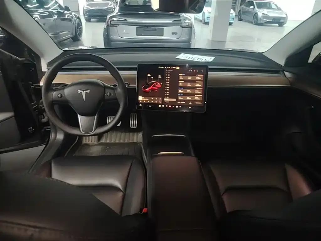 Tesla Model 3 — фото 7