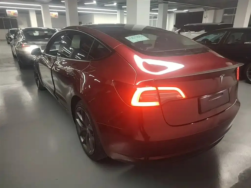 Tesla Model 3 — фото 9