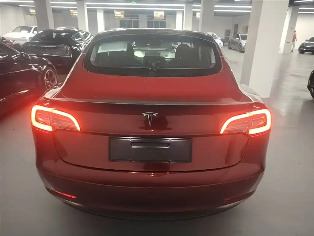 Tesla Model 3 — фото 8