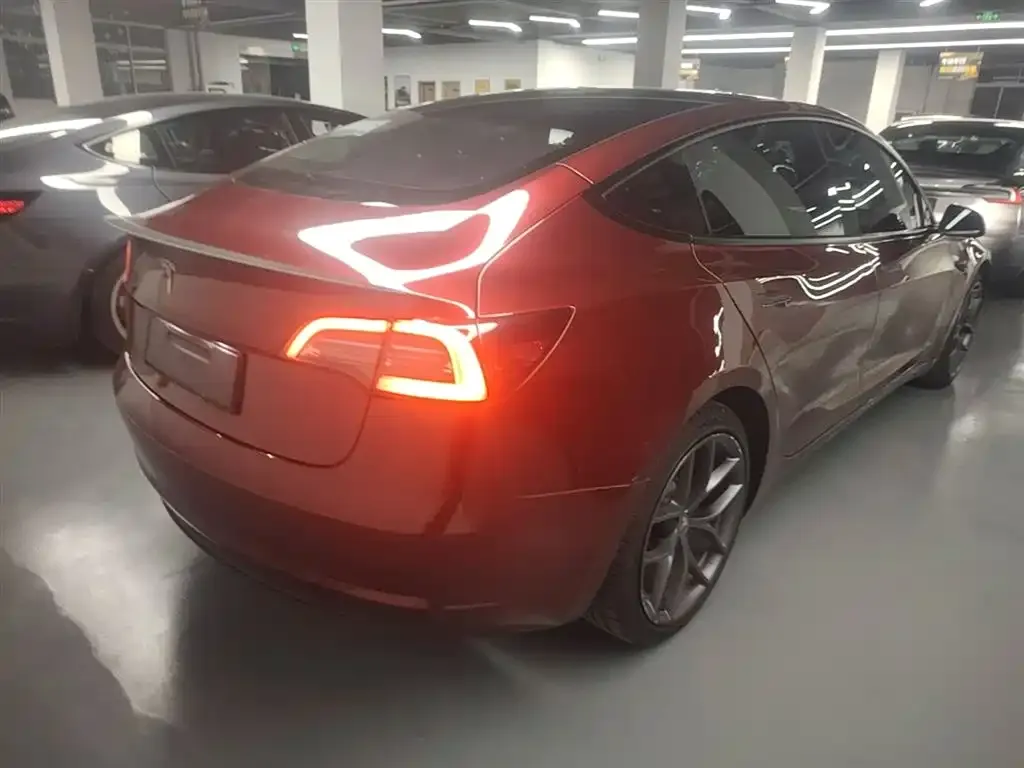 Tesla Model 3 — фото 5