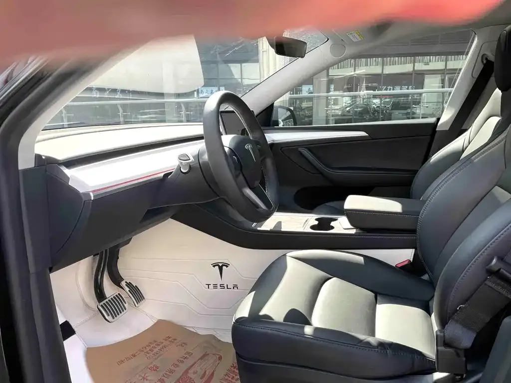 Tesla Model Y — фото 4