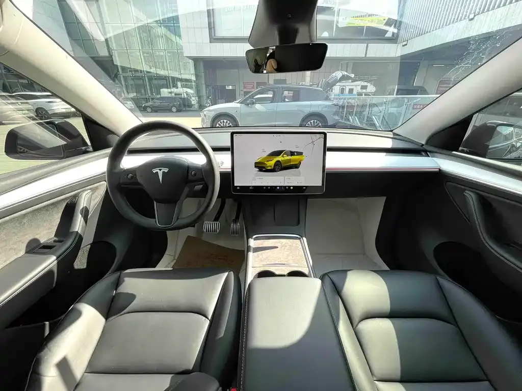 Tesla Model Y — фото 3