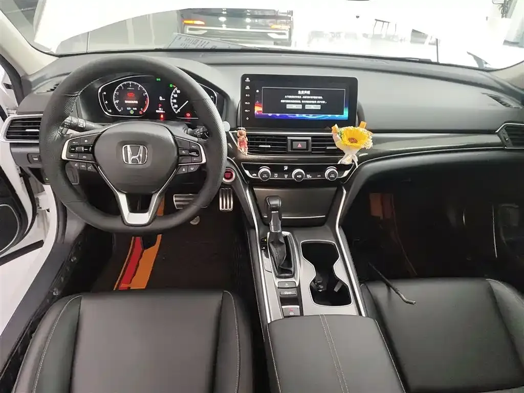 Honda Accord — фото 9