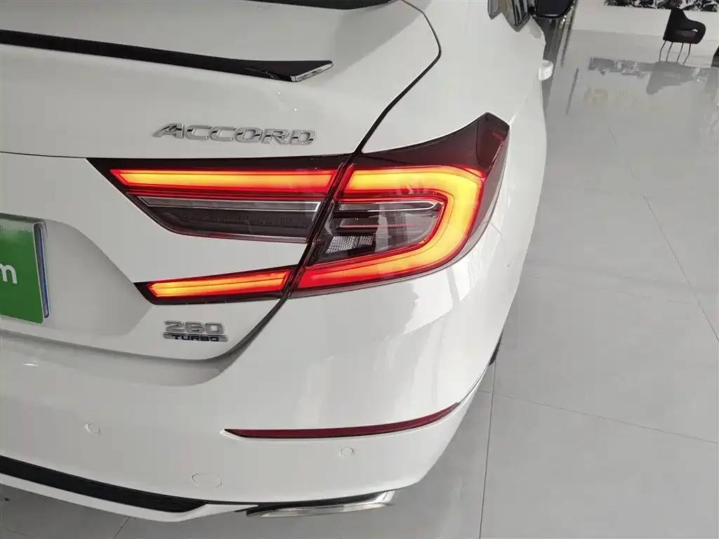 Honda Accord — фото 10