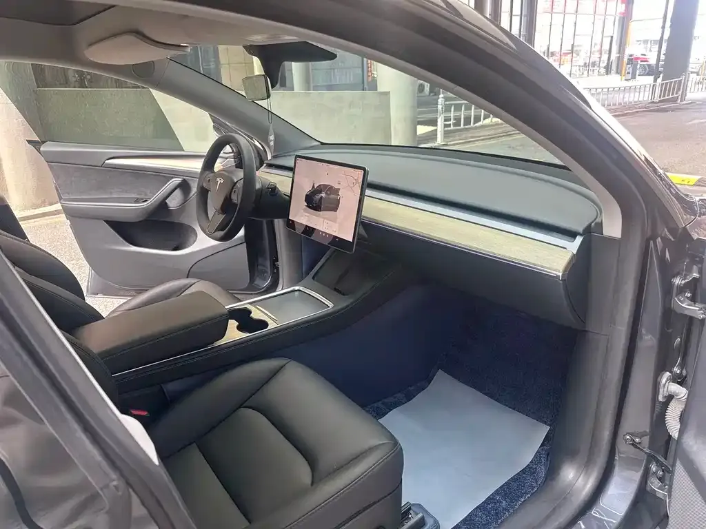 Tesla Model Y — фото 5