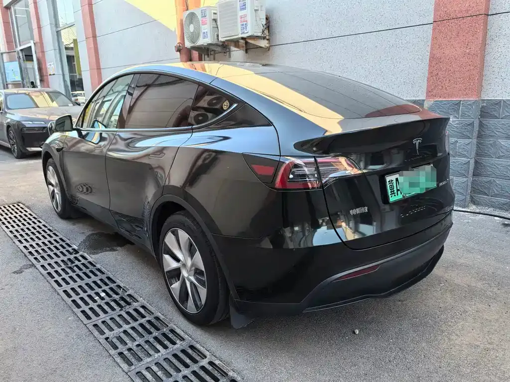 Tesla Model Y — фото 8