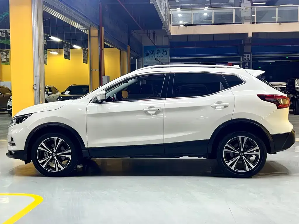 Nissan Qashqai — фото 10