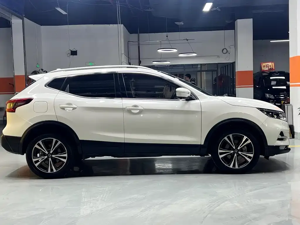 Nissan Qashqai — фото 8