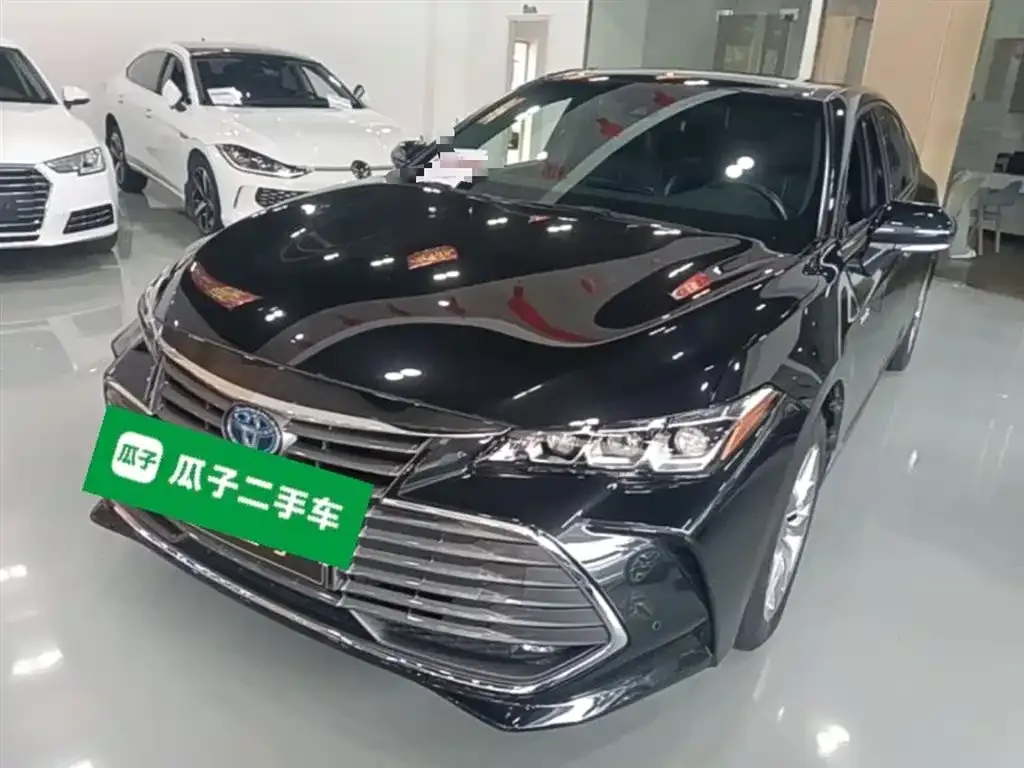 Toyota Avalon — фото 1