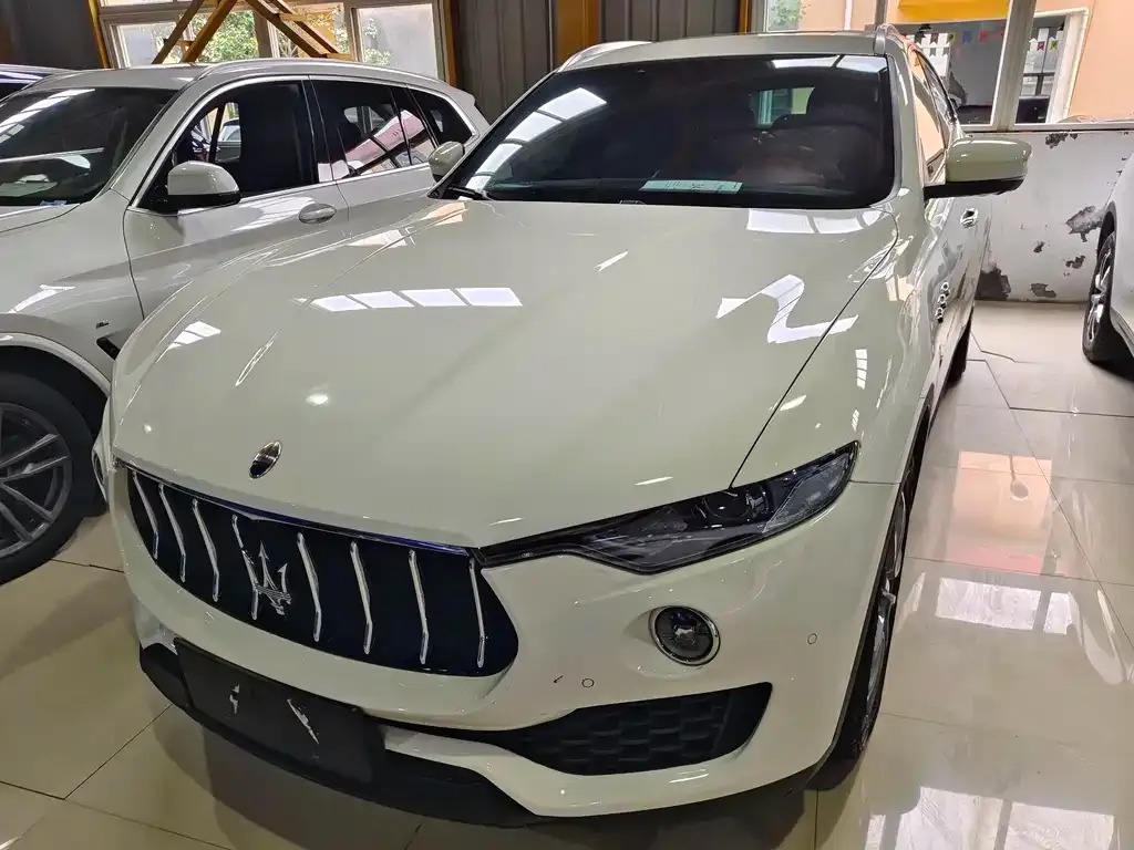 Maserati Levante — фото 1