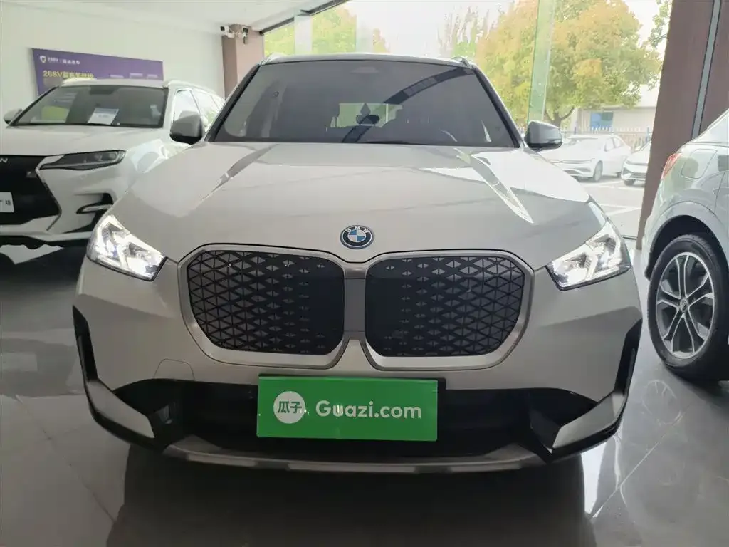 BMW iX1 2024 из CN, фото 3