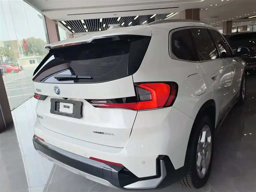BMW iX1 2024 из CN, фото 8