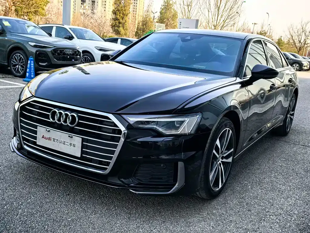 Audi A6L — фото 1