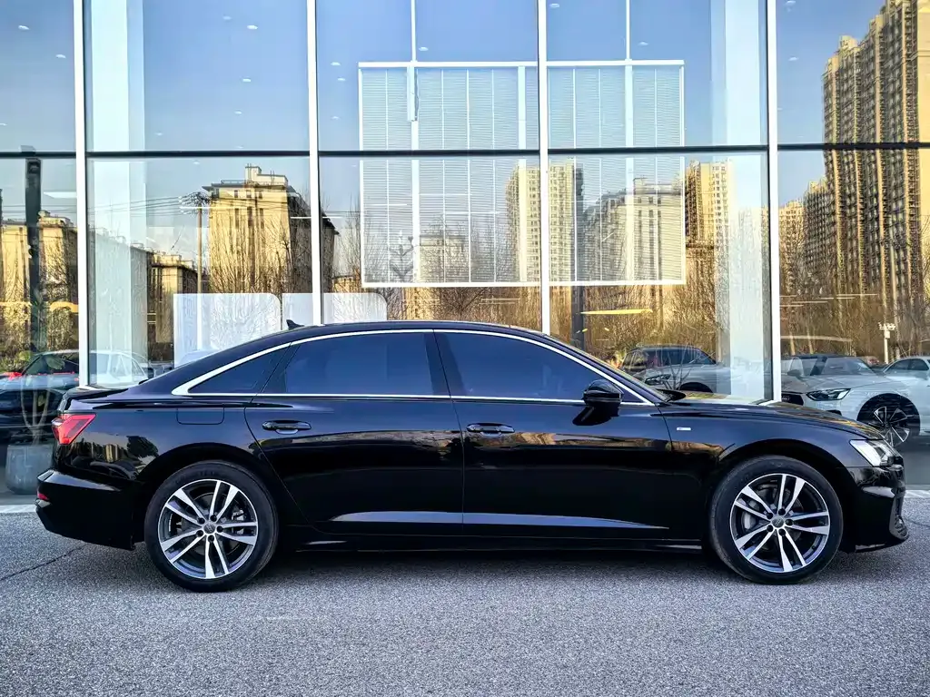 Audi A6L — фото 10
