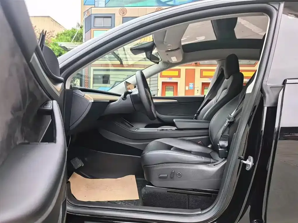 Tesla Model Y — фото 7