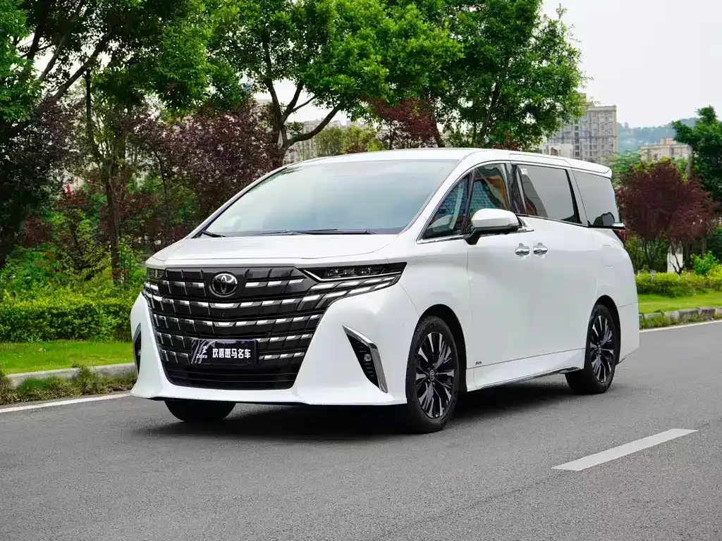 Toyota Alphard — фото 1