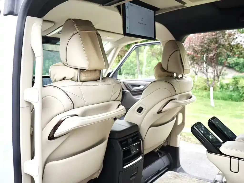 Toyota Alphard — фото 2