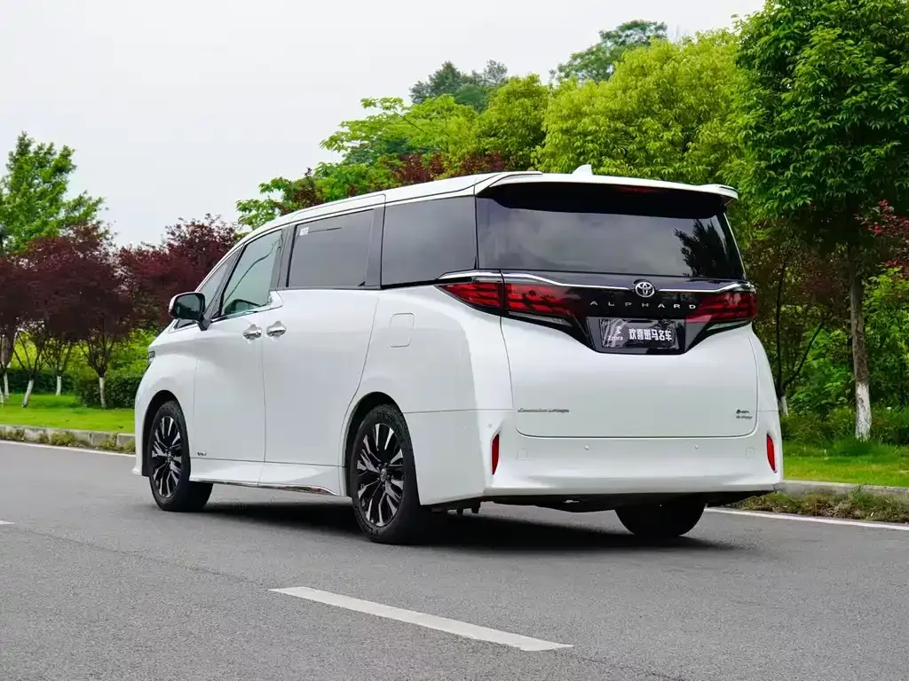 Toyota Alphard — фото 6
