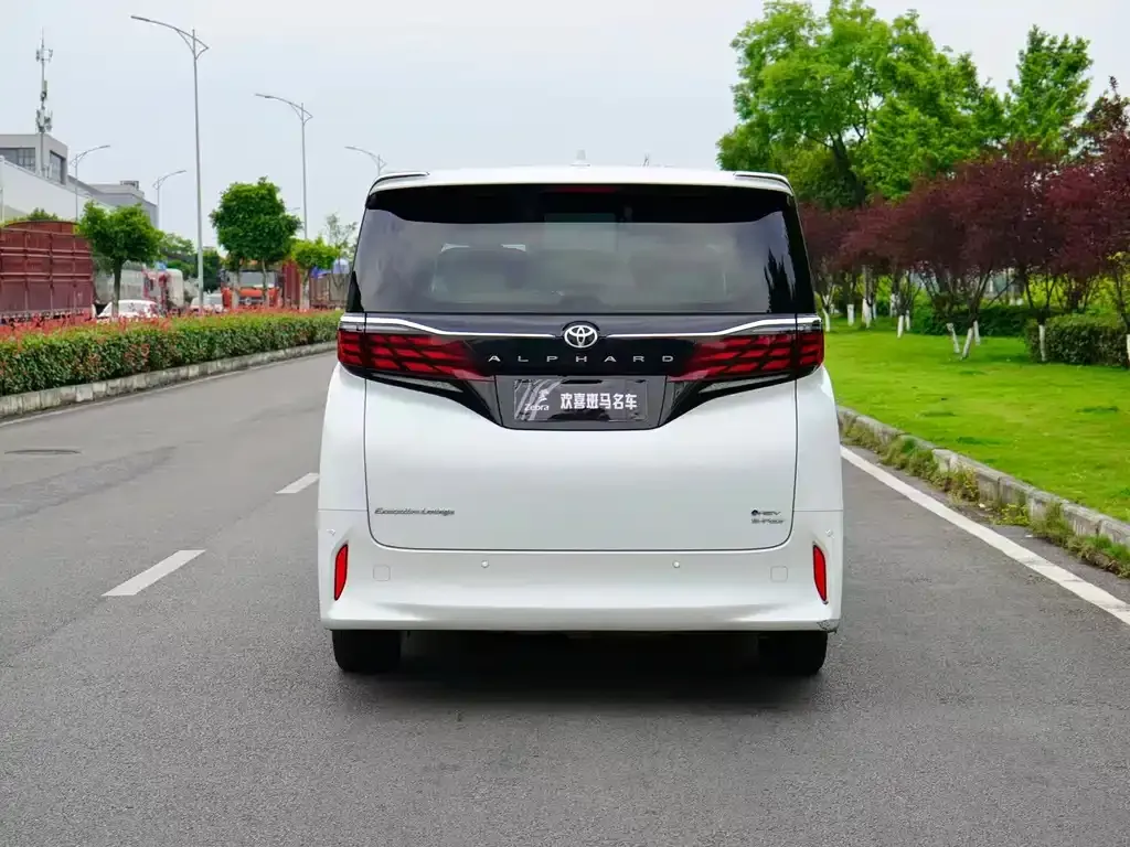 Toyota Alphard — фото 5
