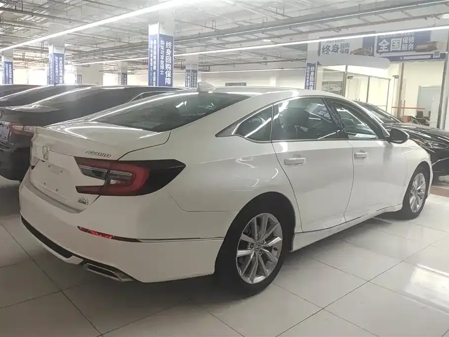 Honda Accord — фото 9