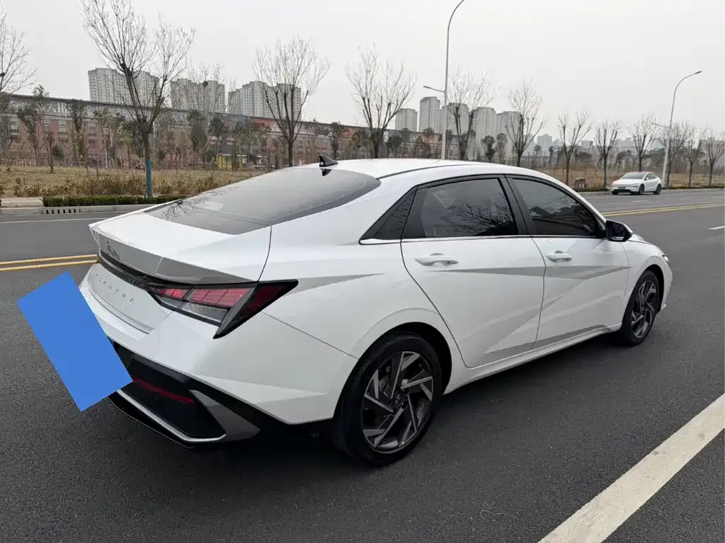 Hyundai Elantra — фото 4