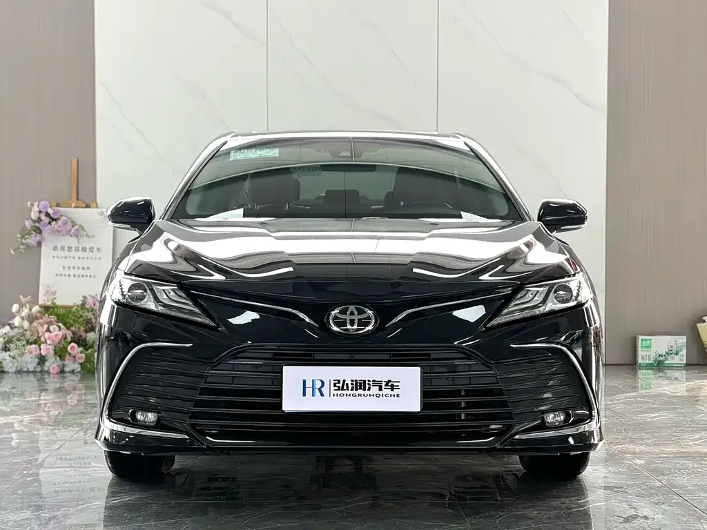 Toyota Camry — фото 6