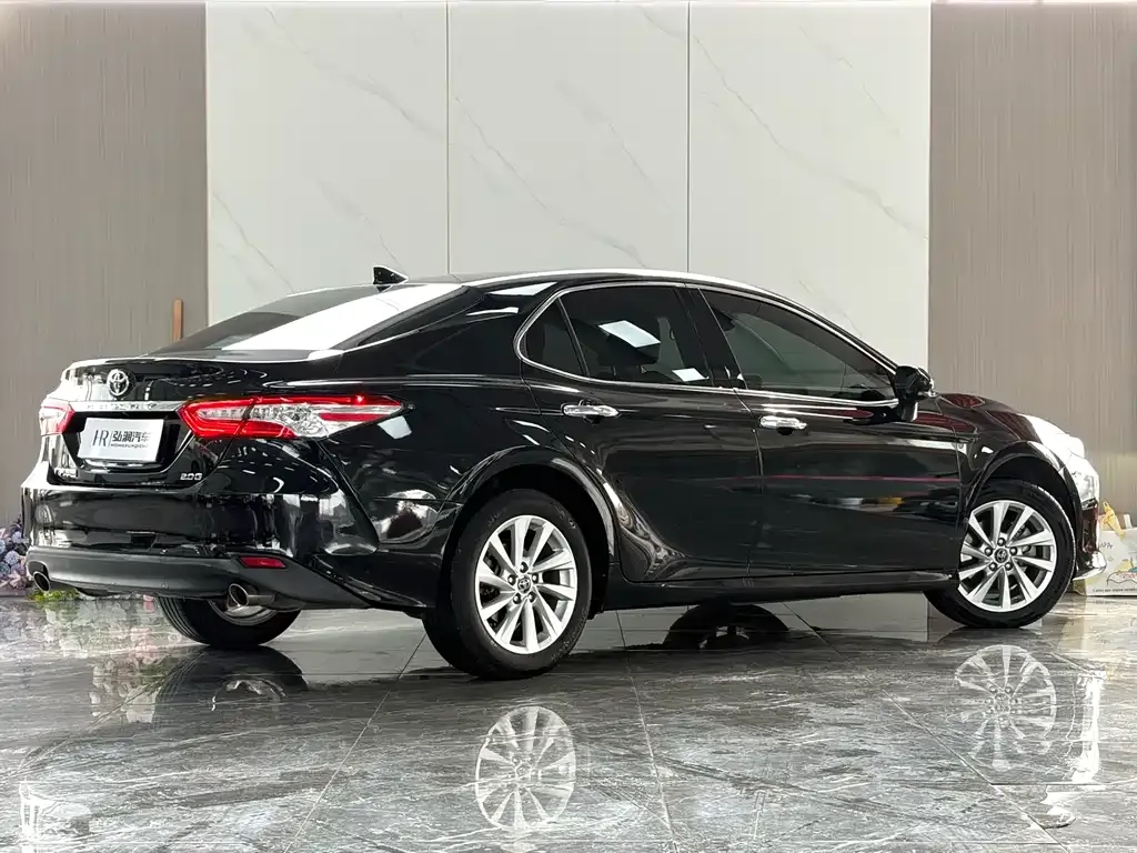 Toyota Camry — фото 8